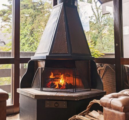 Sala de Estar com Lareira em Gramado