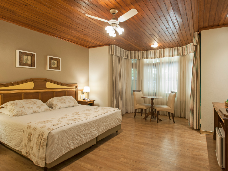 6 - QUARTO LUXO PNE