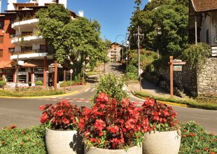 Rua Torta em Gramado - 350 metros do Hotel